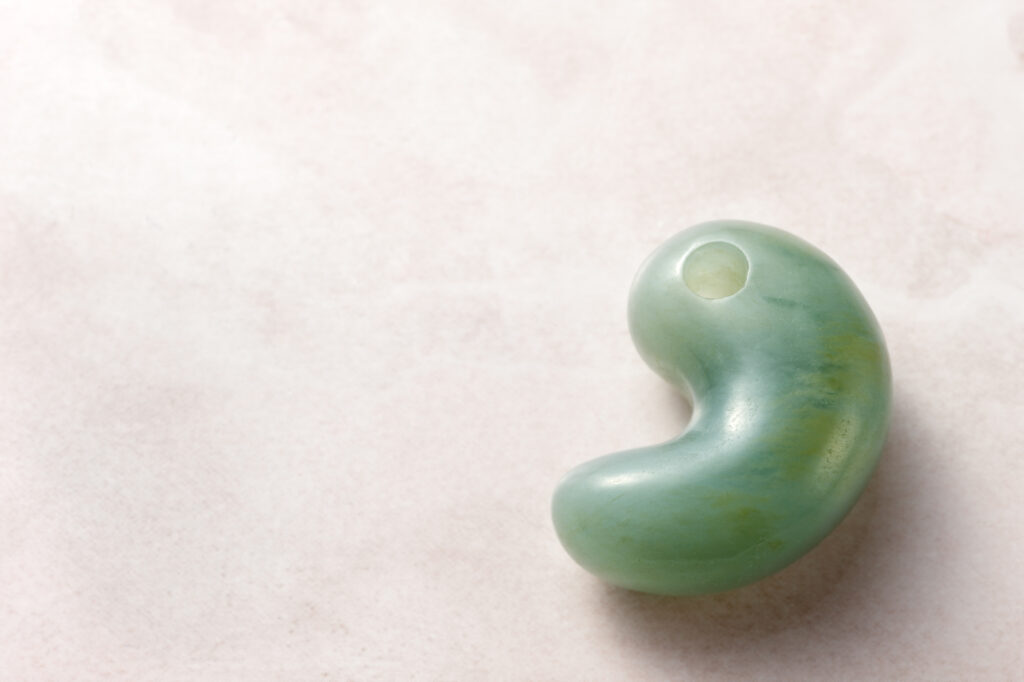翡翠の簡単な見分け方 本物の翡翠の特徴について解説! 翡翠の簡単な見分け方 本物の翡翠の特徴について解説!